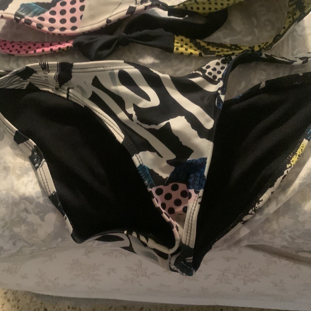 Volcom reversible bikini - Picture 2 of 4